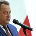 Wręczenie promes na usuwanie skutków klęsk żywiołowych. Na zdjęciu: Jarosław Zieliński, sekretarz stanu w Ministerstwie Spraw Wewnętrznych i Administracji / Marzena Mąkosa / Radio Kielce