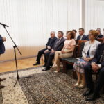 Wręczenie promes na usuwanie skutków klęsk żywiołowych. Przemawia Jarosław Zieliński, sekretarz stanu w Ministerstwie Spraw Wewnętrznych i Administracji / Marzena Mąkosa / Radio Kielce