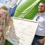 Targi pracy dla młodzieży na Placu Artystów / Marzena Mąkosa / Radio Kielce