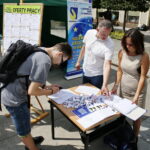 Targi pracy dla młodzieży na Placu Artystów / Marzena Mąkosa / Radio Kielce