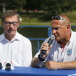 Konferencja nad zalewem kieleckim poświęcona Darmowym Kursom Żeglarskim w ramach programu POLSAILING. Na zdjęciu od lewej: Henryk Milcarz - prezes Wodociągów Kieleckich i Piotr Molasy - prezes Świętokrzyskiego Wodnego Ochotniczego Pogotowia Ratunkowego / Marzena Mąkosa / Radio Kielce