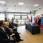 Podpisanie umowy na budowę pierwszego fragmentu obwodnicy Morawicy. Przemawiają Anna Krupka - poseł PiS i Krzysztof Lipiec - poseł PiS / Marzena Mąkosa / Radio Kielce