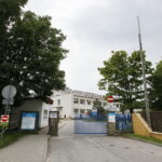 Remont drogi przed wjazdem na teren Szpitala Wojewódzkiego w Kielcach. Wojewódzki Szpital Zespolony w Kielcach  / Marzena Mąkosa / Radio Kielce