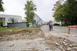 Remont drogi przed wjazdem na teren Szpitala Wojewódzkiego w Kielcach / Marzena Mąkosa / Radio Kielce
