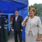 Wmurowanie kamienia węgielnego pod budowę OSP. Na zdjęciu od lewej: Robert Jaworski - burmistrz Chęcin, Andrzej Bętkowski - wicewojewoda świętokrzyski i Marianna Pawłowska - sołtys miejscowości Radkowice  / Marzena Mąkosa / Radio Kielce