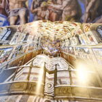 Pokaz albumu fotograficznego "Kaplica Sykstyńska". 3 tomy zawierają fotografie dzieła Michała Anioła / Marzena Mąkosa / Radio Kielce