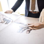 Pokaz albumu fotograficznego "Kaplica Sykstyńska". 3 tomy zawierają fotografie dzieła Michała Anioła / Marzena Mąkosa / Radio Kielce