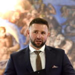 Pokaz albumu fotograficznego "Kaplica Sykstyńska". 3 tomy zawierają fotografie dzieła Michała Anioła / Marzena Mąkosa / Radio Kielce