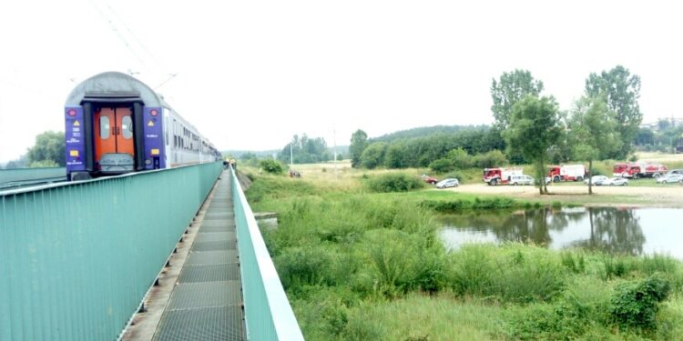 Śmiertelny wypadek na torach w miejscowości Brzeźno w gminie Sobków / KPP Jędrzejów