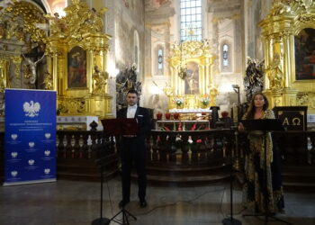 Koncert charytatywny dla Eweliny Różalskiej. Od prawej: Monika Walerowicz i Wiktor Kowalski / Emilia sitarska / Radio Kielce