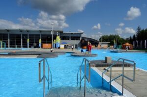 Oddanie do użytku otwartych basenów na Rawszczyźnie w Ostrowcu Świętokrzyskim / Emilia Sitarska / Radio Kielce
