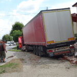 Ostrowiec Św. TIR wjechał w budynek mieszkalny. / Emilia Sitarska / Radio Kielce