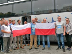 Wyjazd sadowników z Sandomierza i Klimontowa na protest przed Kancelarię Premiera w Warszawie / Grażyna Szlęzak-Wójcik / Radio Kielce