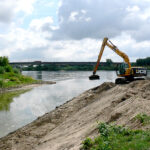 Odmulanie ujścia do starego portu / Grażyna Szlęzak-Wójcik / Radio Kielce