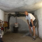 Polacy ratujący Żydów. Nowy Korczyn. Macugowscy. Piwnica w której ukrywano Zydów / Jarosław Kubalski / Radio Kielce