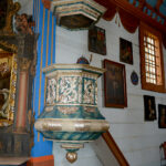 Prace konserwatorskie w kościele z Rogowa - ambona / Muzeum Wsi Kieleckiej