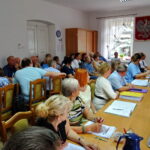 Protest mieszkańców przeciwko produkcji niebezpiecznych materiałów na terenie gminy. Sesja Rady Gminy w Wojciechowicach z udziałem mieszkańców i przedsiębiorcy Romana Golki / Emilia Sitarska / Radio Kielce