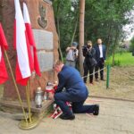 Wola Grójecka. Uroczystości patriotyczne w miejscu bitwy oddziału Tomasza Wójcika "Tarzana". Kwiaty składa senator Jarosław Rusiecki / Emilia Sitarska / Radio Kielce