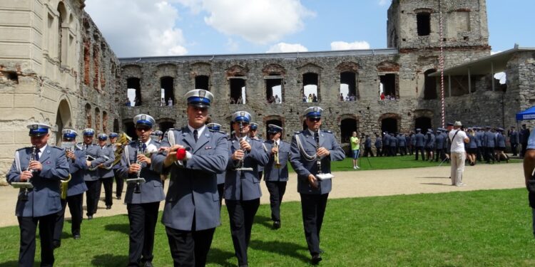 Wojewódzkie Święto Policji na zamku Krzyżtopór w Ujeździe / Emilia Sitarska / Radio Kielce