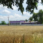 Protest mieszkańców przeciwko produkcji niebezpiecznych materiałów na terenie gminy. Zakład w Smugach, który nie może rozpocząć działalności / Emilia Sitarska / Radio Kielce