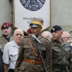 Uroczysty apel na ul. Oleandry. Na zdjęciu: Dionizy Krawczyński - komendant Marszu Szlakiem Pierwszej Kompanii Kadrowej / Marzena Mąkosa / Radio Kielce