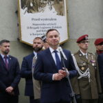 Uroczysty apel na ul. Oleandry. Przemawia Andrzej Duda - prezydent Rzeczypospolitej Polskiej / Marzena Mąkosa / Radio Kielce