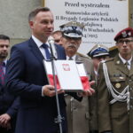 Uroczysty apel na ul. Oleandry. Przemawia Andrzej Duda - prezydent Rzeczypospolitej Polskiej / Marzena Mąkosa / Radio Kielce