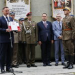 Uroczysty apel na ul. Oleandry. Przemawia Andrzej Duda - prezydent Rzeczypospolitej Polskiej / Marzena Mąkosa / Radio Kielce