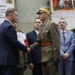Uroczysty apel na ul. Oleandry. Na zdjęciu: Andrzej Duda - prezydent Rzeczypospolitej Polskiej i Dionizy Krawczyński - komendant Marszu Szlakiem Pierwszej Kompanii Kadrowej / Marzena Mąkosa / Radio Kielce
