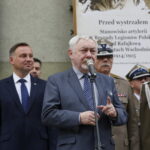 Uroczysty apel na ul. Oleandry. Przemawia Jacek Majchrowski - prezydent Miasta Krakowa / Marzena Mąkosa / Radio Kielce