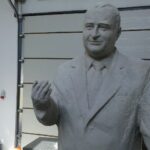 Pomnik Przemysława Gosiewskiego, który stanie przy ulicy Warszawskiej / Komitet społeczny budowy pomnika Przemysława Gosiewskiego