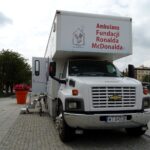 Ambulans Fundacji Ronalda McDonalda w Ostrowcu Świętokrzyskim / Fot. Emilia Sitarska - Radio Kielce