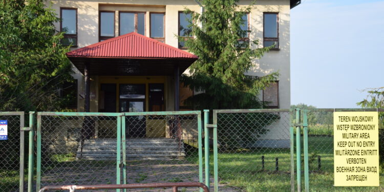 Budynek po byłej szkole w Czyżowie przejęło już wojsko / UMiG w Stopnicy