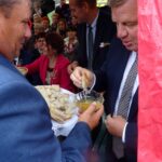 Kunów. Dożynki powiatu ostrowieckiego. Na zdjęciu (od lewej): Zbigniew Duda - starosta powiatu ostrowieckiego i Jarosław Rusiecki - senator PiS / Emilia Sitarska / Radio Kielce