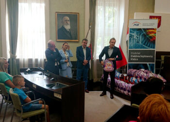 48 dzieci otrzymało „Energetyczne tornistry” wraz z wyposażeniem od spółki PGE oddział Elektrociepłownia Kielce / Iwona Murawska / Radio Kielce