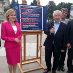 Konferencja PiS. Na zdjęciu, od lewej: Andrzej Bętkowski - wicewojewoda świętokrzyski, Anna Krupka - poseł PiS, Krzysztof Lipiec - poseł PiS, Andrzej Pruś - radny Sejmiku Województwa Świętokrzyskiego, Krzysztof Słoń - senator PiS, Jarosław Karyś - radny PiS / Marlena Płaska / Radio Kielce