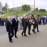 Wojewódzkie obchodów 38. rocznicy powstania "Solidarności". Złożenie kwiatów przed tablicą upamiętniającą strajki pracowników CHEMAR-u / Mateusz Kaczmarczyk / Radio Kielce