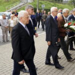 Wojewódzkie obchodów 38. rocznicy powstania "Solidarności". Złożenie kwiatów przed tablicą upamiętniającą strajki pracowników CHEMAR-u / Mateusz Kaczmarczyk / Radio Kielce