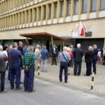 Wojewódzkie obchodów 38. rocznicy powstania "Solidarności". Złożenie kwiatów przed tablicą upamiętniającą strajki pracowników CHEMAR-u / Mateusz Kaczmarczyk / Radio Kielce