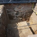 Sandomierz. Archeolodzy badający pozostałości po klasztorze dominikanów na Wzgórzu Świętojakubskim odsłonili wejście do wcześniej nieznanego pomieszczenia piwnicznego / Mateusz Kaczmarczyk / Radio Kielce