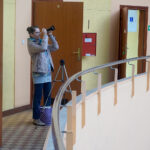 Sesja zdjęciowa na dworcu autobusowym / Mateusz Kaczmarczyk / Radio Kielce