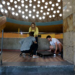 Sesja zdjęciowa na dworcu autobusowym / Mateusz Kaczmarczyk / Radio Kielce