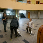 Sesja zdjęciowa na dworcu autobusowym / Mateusz Kaczmarczyk / Radio Kielce