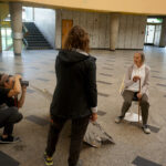 Sesja zdjęciowa na dworcu autobusowym / Mateusz Kaczmarczyk / Radio Kielce