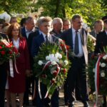 Kielce. 38 rocznica 38. rocznica podpisania Porozumień Sierpniowych. Na zdjęciu (od lewej): wojewoda Agata Wojtyszek, senator Krzysztof Słoń i Wojciech Lubawski - prezydent Kielc / Mateusz Kaczmarczyk / Radio Kielce