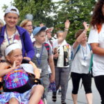 37. Kielecka Piesza Pielgrzymka wyruszyła z Wiślicy na Jasną Górę / Kamil Włosowicz / Radio Kielce