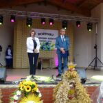 Mirzec. Dożynki powiatowo-gminne. Na zdjęciu (od lewej): Danuta Krępa - starosta powiatu starachowickiego; Mirosław Seweryn - wójt Mirca / Tomasz Piwko / Radio Kielce