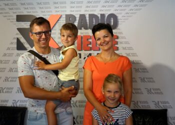 Polonijne Radio Kielce. Na zdjęciu (od lewej): Przemysław Łętek, Staś Łętek, Anna Łętek i Zosia Łętek / Karol Żak / Radio Kielce