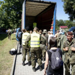 Marsz Szlakiem I Kompanii Kadrowej - piechurzy pokonują trasę ze Słomnik do Miechowa / Karol Wójcik / Radio Kielce