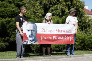 Marsz Szlakiem I Kompanii Kadrowej - piechurzy dotarli do Miechowa / Karol Wójcik / Radio Kielce